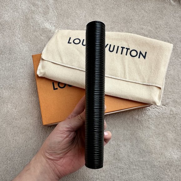 Authentic Louis Vuitton Pocket Agenda Cover in Black Epi Leather - Picture 8 of 10